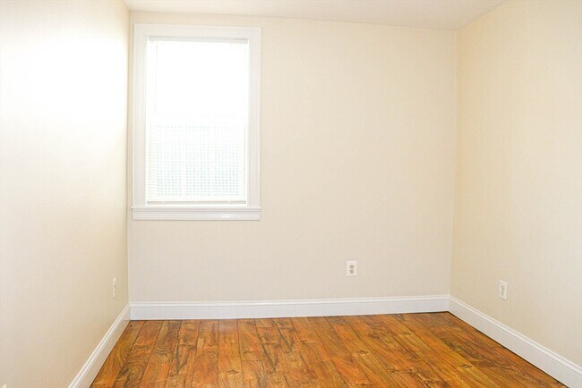 18 Pacific St-Unit -1 in Rockland, MA - Foto de edificio - Building Photo