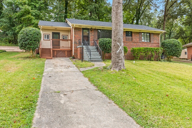 2788 Lancaster Dr in East Point, GA - Foto de edificio - Building Photo