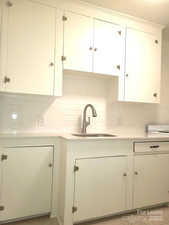 2114 Brandon Cir in Charlotte, NC - Building Photo - Building Photo