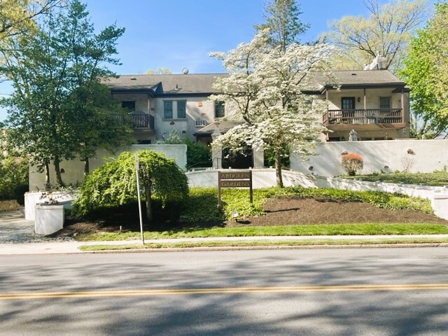 Ardglen Gardens in Ardmore, PA - Foto de edificio