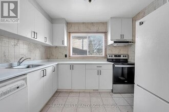 1607 Kenmuir Ave in Mississauga, ON - Building Photo - Building Photo