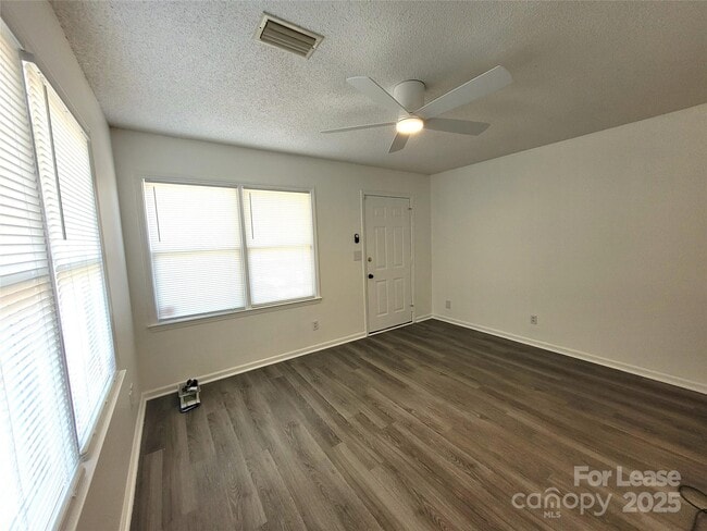 102 Brandywine Dr NE in Conover, NC - Building Photo - Building Photo