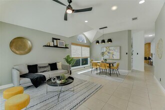 10916 Sierra Oaks in Austin, TX - Building Photo - Building Photo