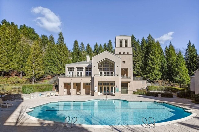 280 Caldecott Ln, Unit 116 in Oakland, CA - Foto de edificio - Building Photo
