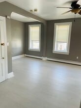 1006 E Market St, Unit 2nd fl front in York, PA - Building Photo - Building Photo