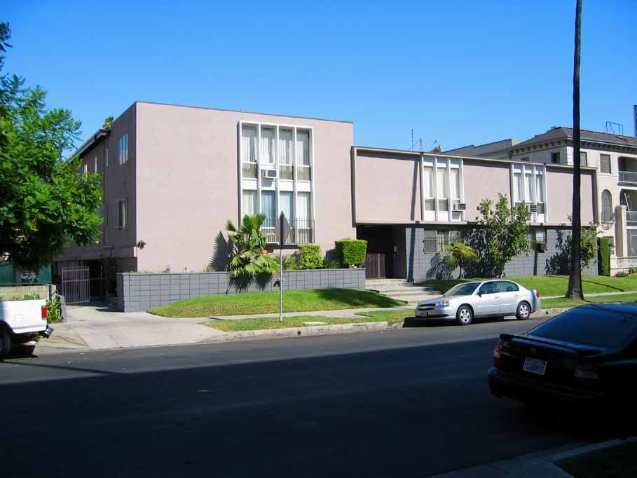 526 S St Andrews Pl in Los Angeles, CA - Building Photo