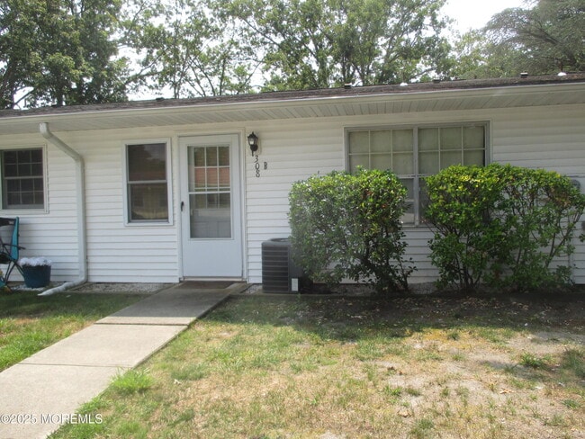 308B W Malvern Ct in Lakewood, NJ - Building Photo - Building Photo