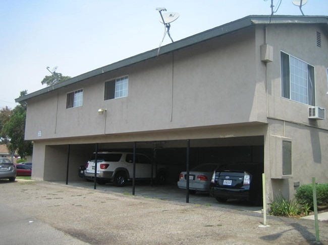 3900 E Riverdale Ave in Anaheim, CA - Foto de edificio - Building Photo