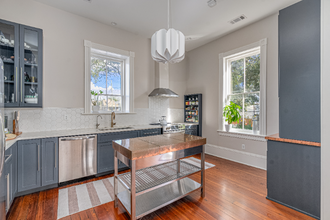 420 E Broughton St in Savannah, GA - Building Photo - Building Photo