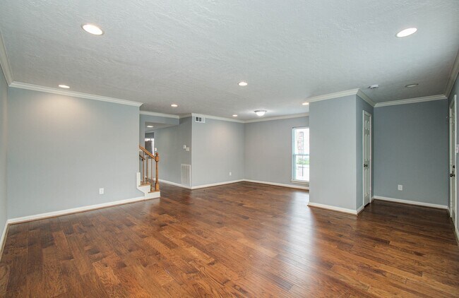 402 Bendwood Dr in Houston, TX - Building Photo - Building Photo