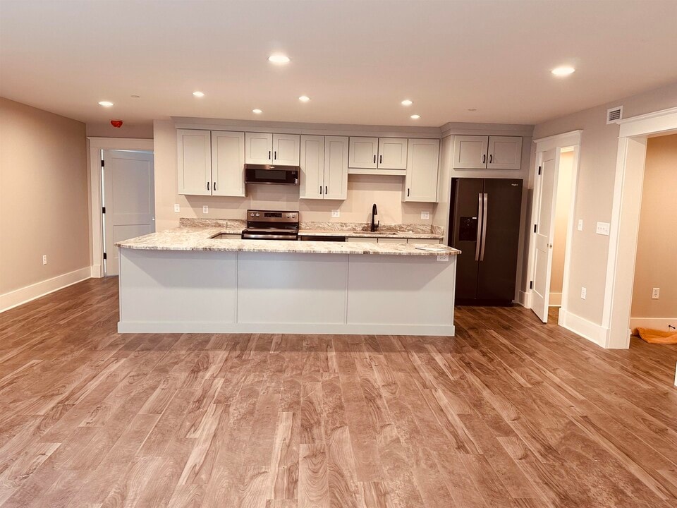 30 High St in Pembroke, NH - Building Photo