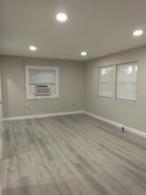 379 W Outer Dr, Unit 385 in Oak Ridge, TN - Foto de edificio - Building Photo