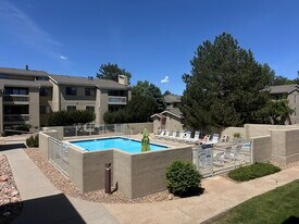 40 S Boulder Cir, Unit 4021 in Boulder, CO - Building Photo