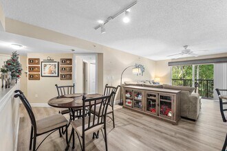 1000 Crestwood Ct S in Royal Palm Beach, FL - Building Photo - Building Photo