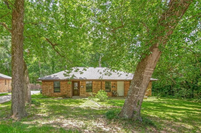1302 Houston St in Conroe, TX - Building Photo - Building Photo