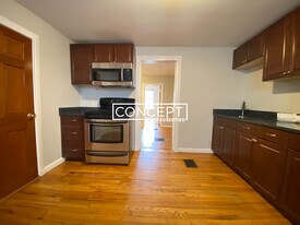 429 Franklin St, Unit 1R in Cambridge, MA - Building Photo
