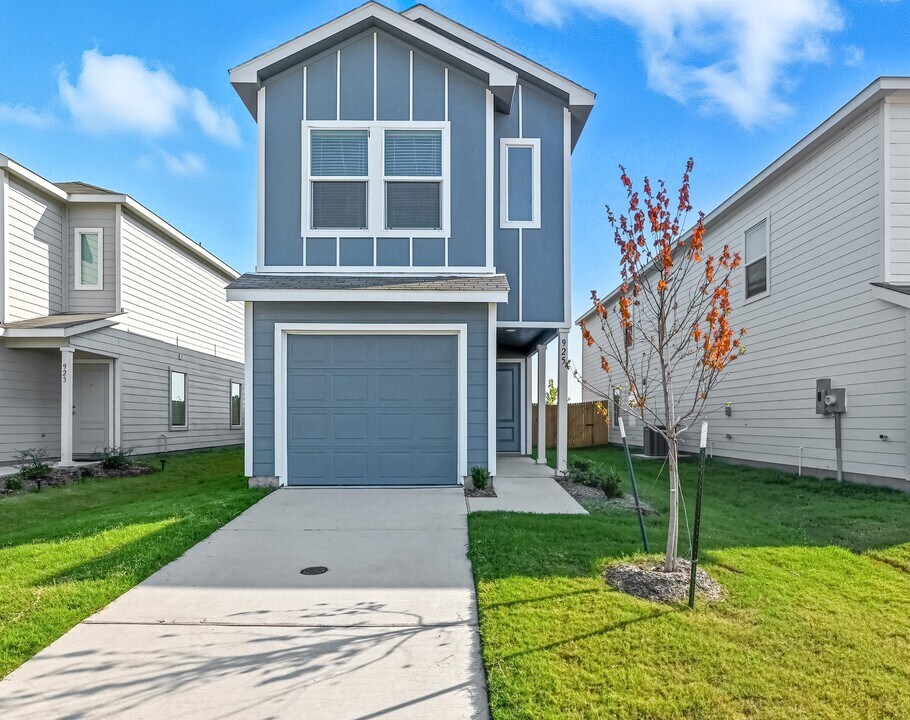 925 Sandhill Crane Ln in Princeton, TX - Building Photo