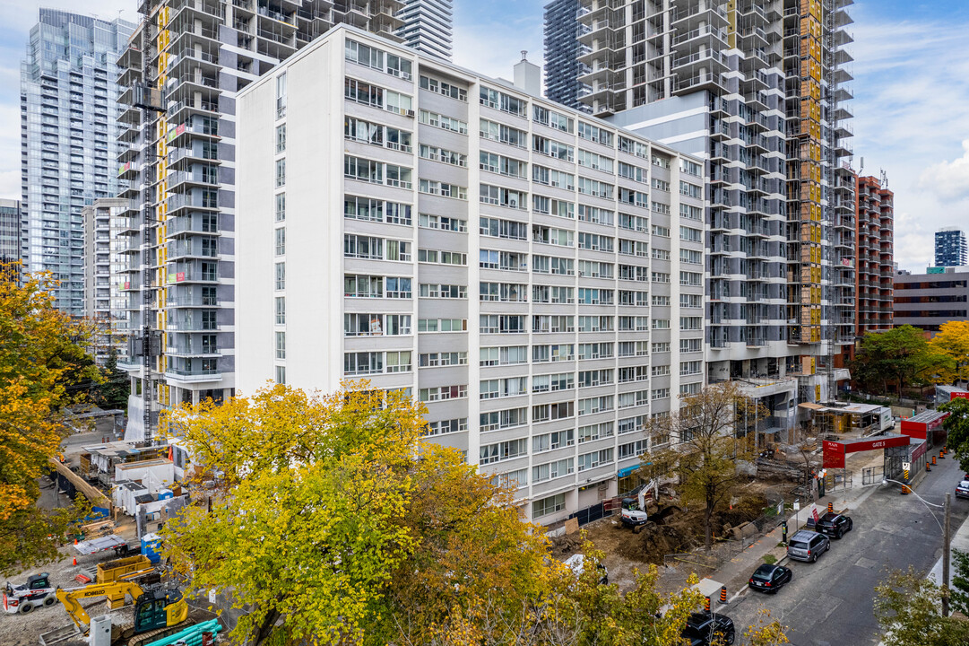 Dunfield and Holly Towers in Toronto, ON - Building Photo