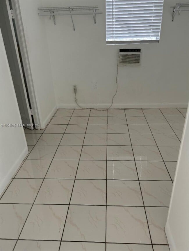 2430 SW 25th Ter in Miami, FL - Building Photo - Building Photo