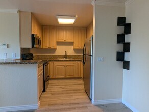 10006 Maya Linda Rd, Unit 5104 in San Diego, CA - Foto de edificio - Building Photo