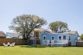 5801 Avenue S 1/2 in Galveston, TX - Building Photo - Building Photo