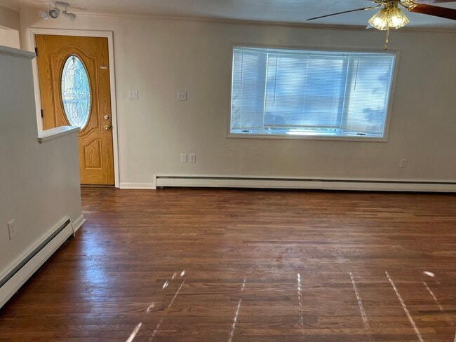 562 Foltz Dr in Verona, PA - Building Photo - Building Photo