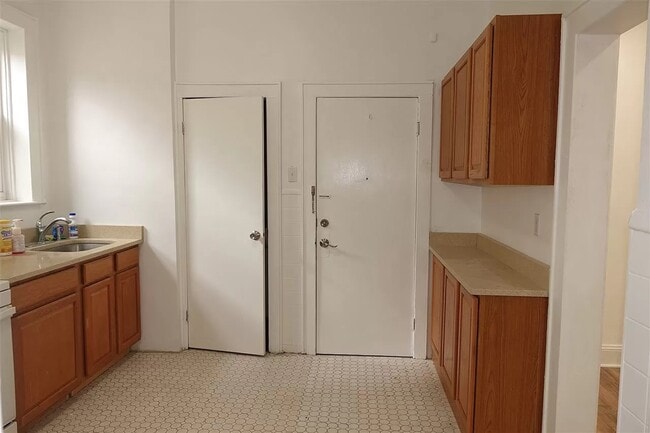 187 Hopkins Ave in Jersey City, NJ - Building Photo - Building Photo