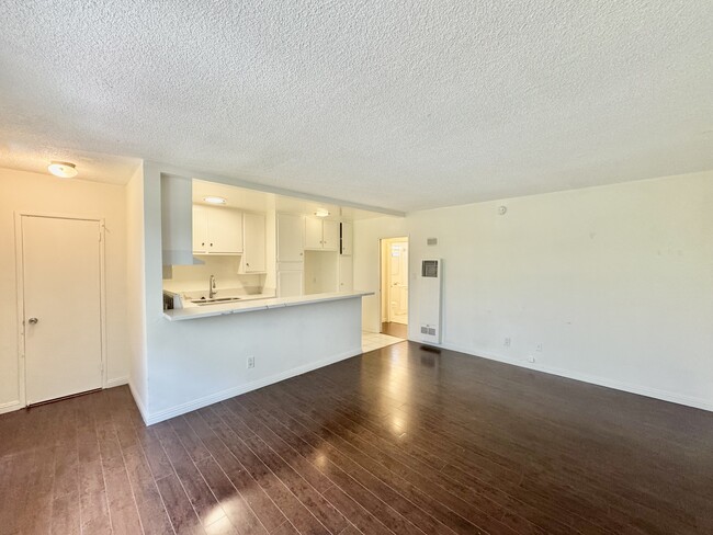 3718 Mentone Ave in Los Angeles, CA - Building Photo - Building Photo