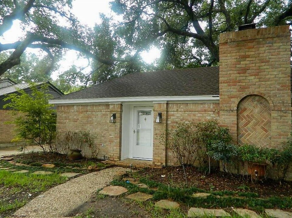 15835 Pine Mountain Dr in Houston, TX - Building Photo