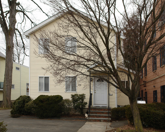 856 Bedford St in Stamford, CT - Foto de edificio - Building Photo