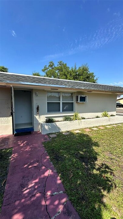 715 SW 6th St, Unit 2 in Dania Beach, FL - Building Photo