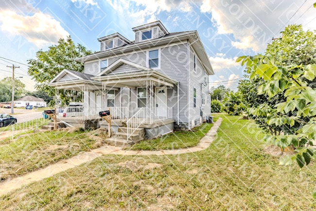 property at 1821 Grand Ave