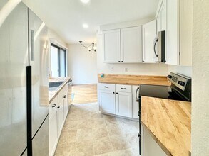 8316 Via Sonoma in San Diego, CA - Building Photo - Building Photo