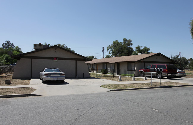 179 W 5th St in Perris, CA - Foto de edificio - Building Photo