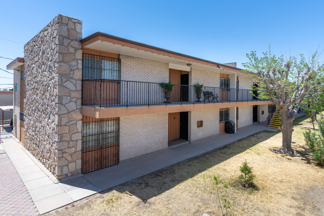 Bassett Townhomes Condominiums in El Paso, TX - Building Photo