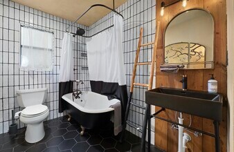 2804 Crest Ave in Austin, TX - Building Photo - Building Photo