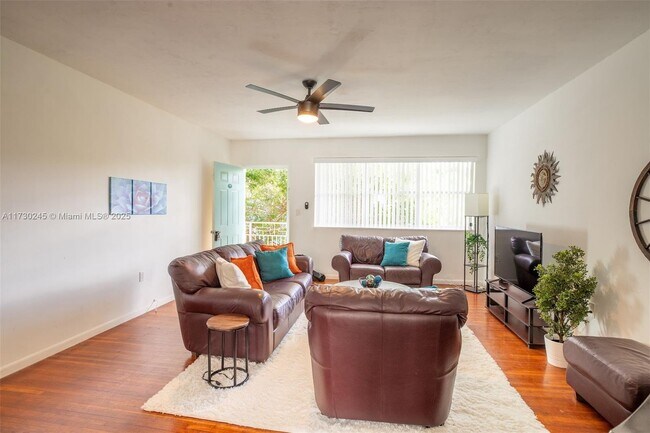 1265 Marseille Dr in Miami Beach, FL - Building Photo - Building Photo