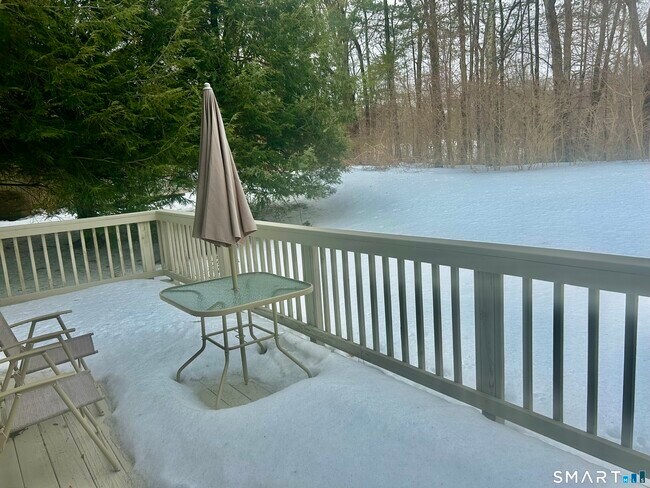 42 Far View Cmns in Southbury, CT - Building Photo - Building Photo