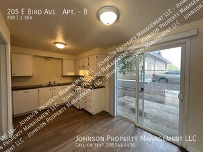 205 E Bird Ave in Nampa, ID - Building Photo - Building Photo