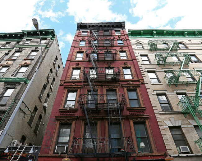 200 Mott St in New York, NY - Foto de edificio - Building Photo