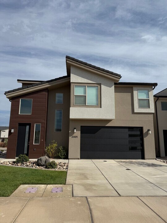 2301 E Luciano Ln in Saint George, UT - Building Photo