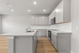 220 Lazy Lizzy Rd in Jarrell, TX - Building Photo - Building Photo