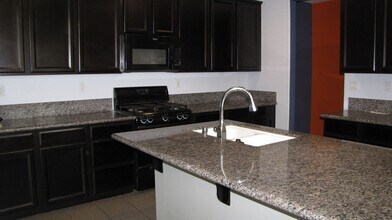 15645 Calabria Ct in Bakersfield, CA - Building Photo - Building Photo