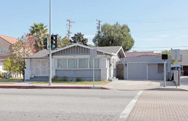 8128 Seville Ave in South Gate, CA - Foto de edificio - Building Photo