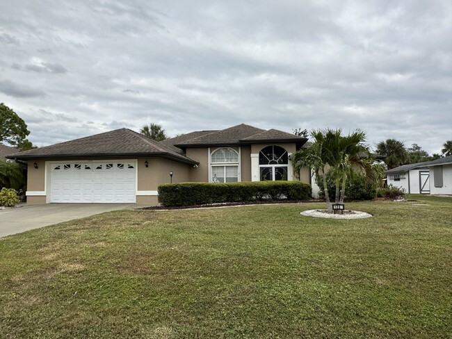 1238 Yorkshire St in Port Charlotte, FL - Foto de edificio - Building Photo