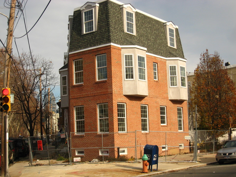 Grays Court Condominiums in Philadelphia, PA - Building Photo