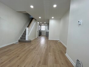 2054 Mercy St in Philadelphia, PA - Foto de edificio - Building Photo