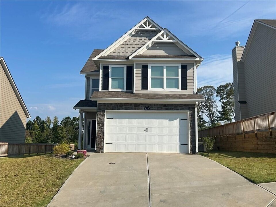 325 Melody Ln in Cartersville, GA - Foto de edificio
