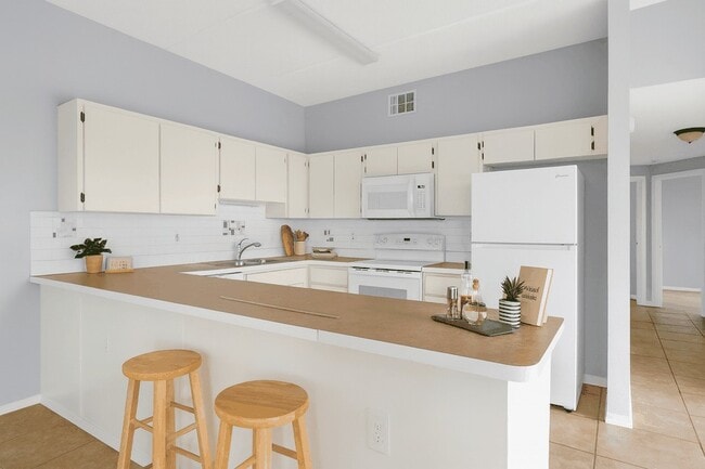 Mariner Apartments of Spring Hill in Spring Hill, FL - Foto de edificio - Building Photo