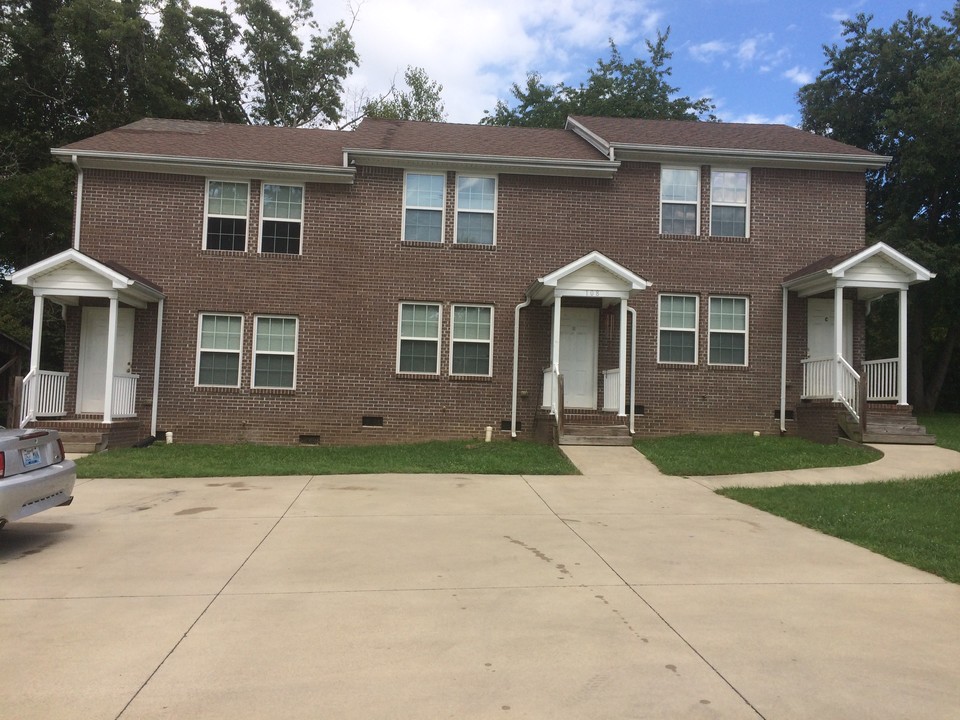 108 Pettus Pt, Unit 4D in Somerset, KY - Foto de edificio